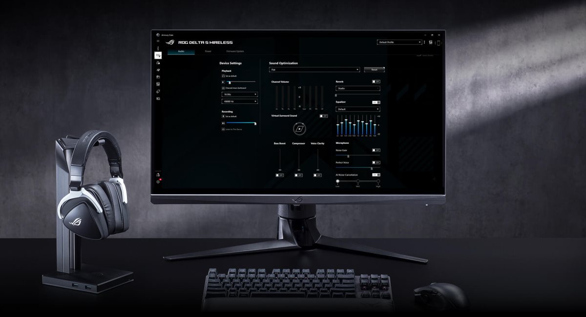 Das Szenario-Foto zeigt das Delta S Wireless mit Headset-Ständer und die Armoury Crate-Schnittstelle auf dem ROG-Monitor